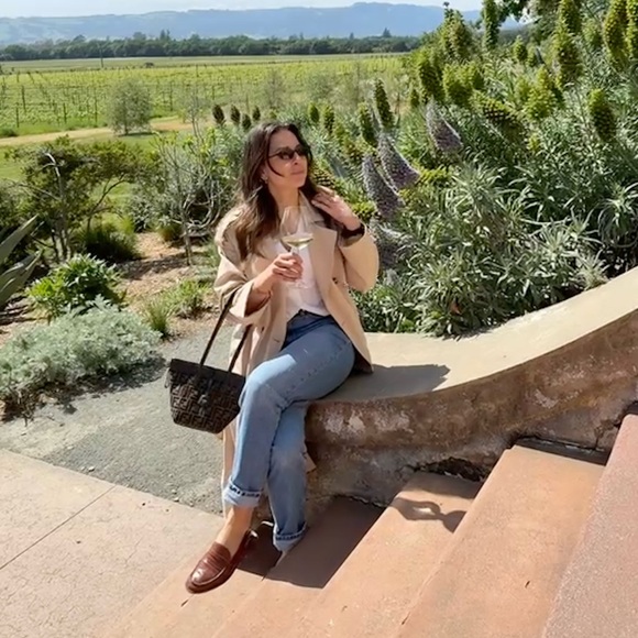 Meet your Posher, Lara - Picture 1 of 1